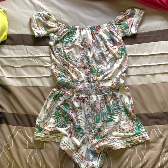 $Romper , size small , selling for $7 - Picture 6 of 9